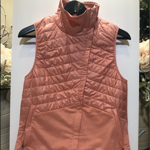 NWT Nike Women's Essential Quilted Running Vest - Picture 4 of 4